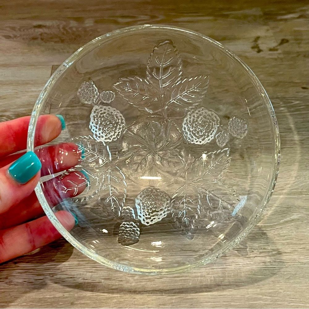Vintage Dessert Snack Fruit Bowl Dish Clear Glass Footed Embossed Leaves Berries